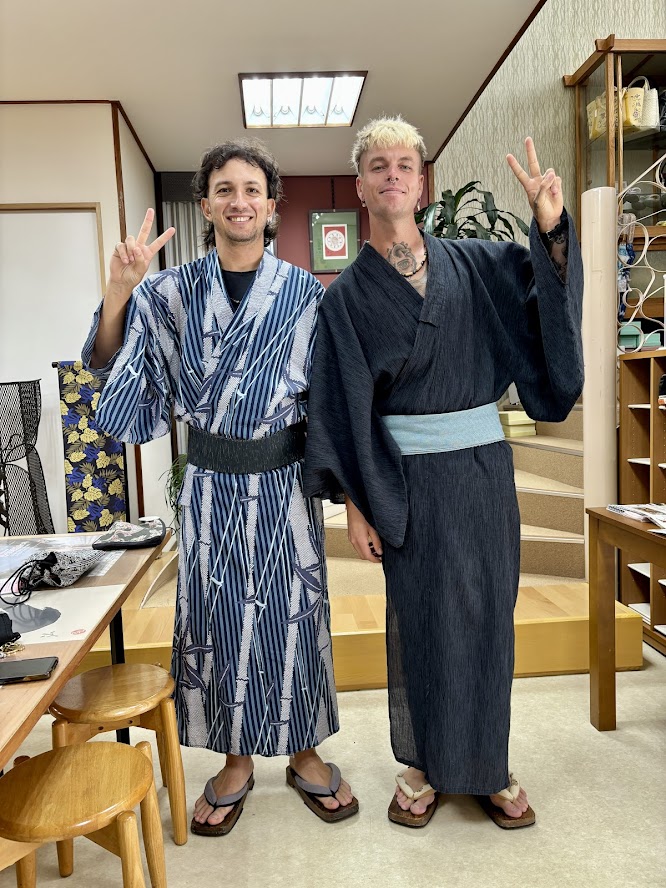 スペインとオーストラリアから日本に旅行に来てくれて、萩では萩ふくやで浴衣に着替えて日本文化を味わってくれました。
