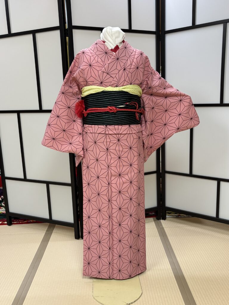 毀滅の刃に出てくる竈戸禰豆子のイメージ　麻の葉柄の着物でコーディネート