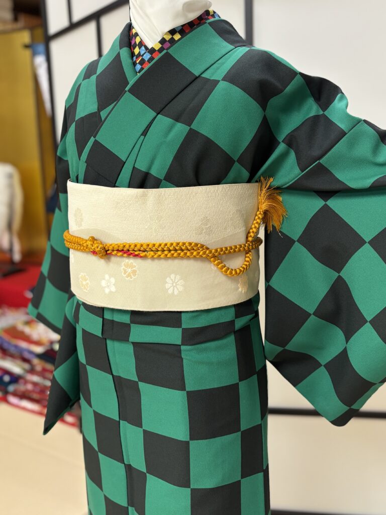 着物に合わせた市松模様の半衿をコーディネート
