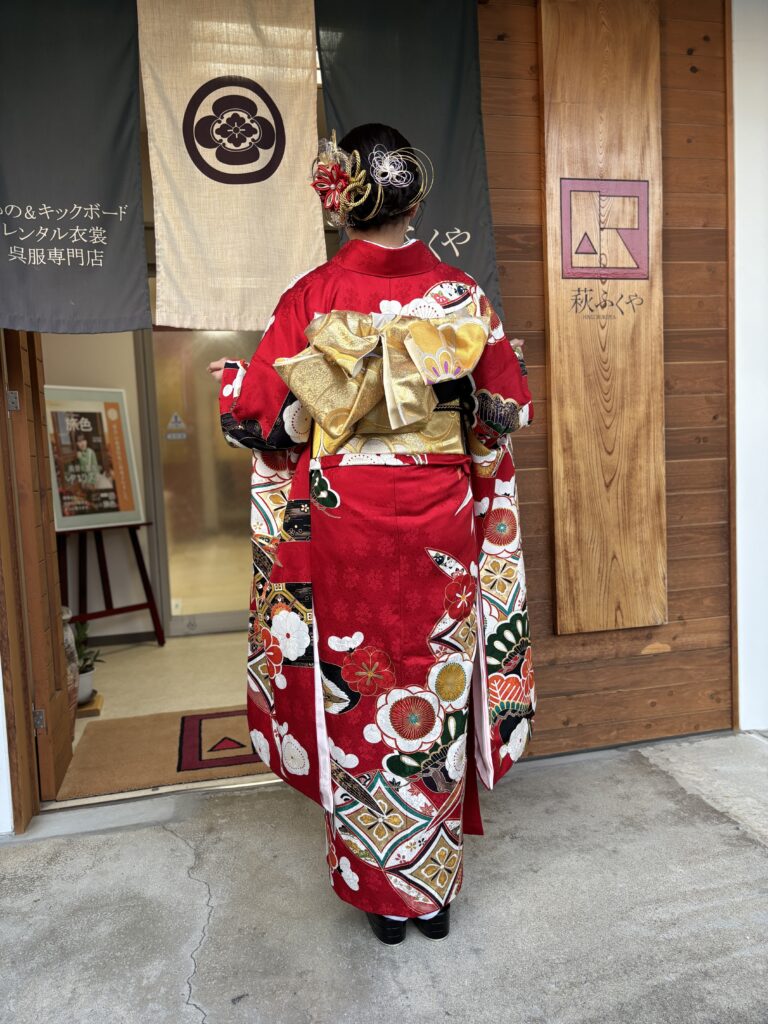 振袖の後ろ姿