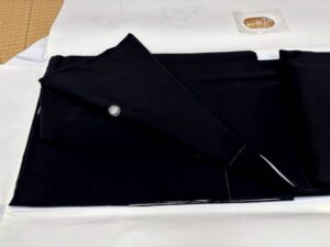 手入れをした喪服画像