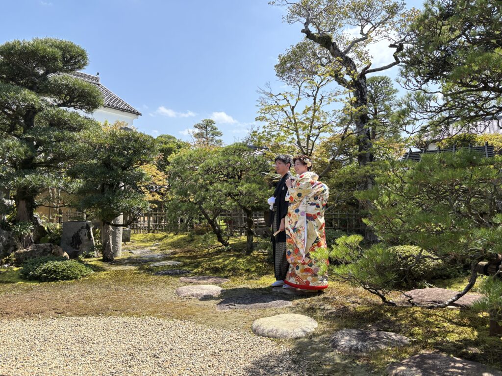 新緑が綺麗な菊屋家住宅でブライダルフォト