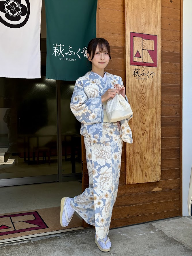 着物でモデルポーズ