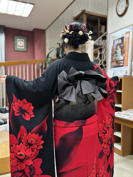 成人式の前撮りで振袖の後ろ姿
