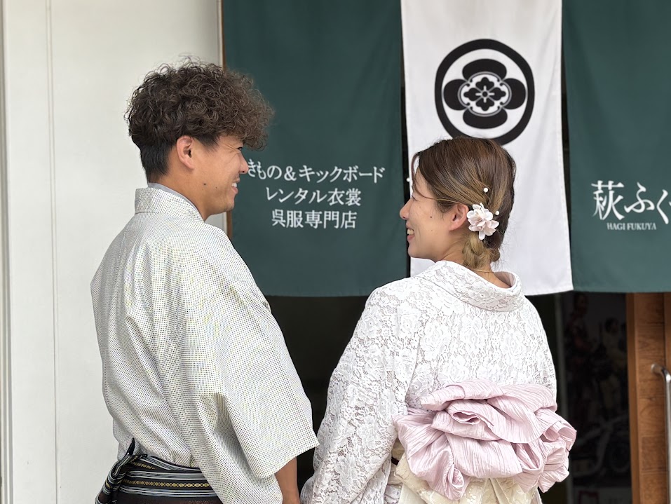 仲良し夫婦の見つめ合うショット