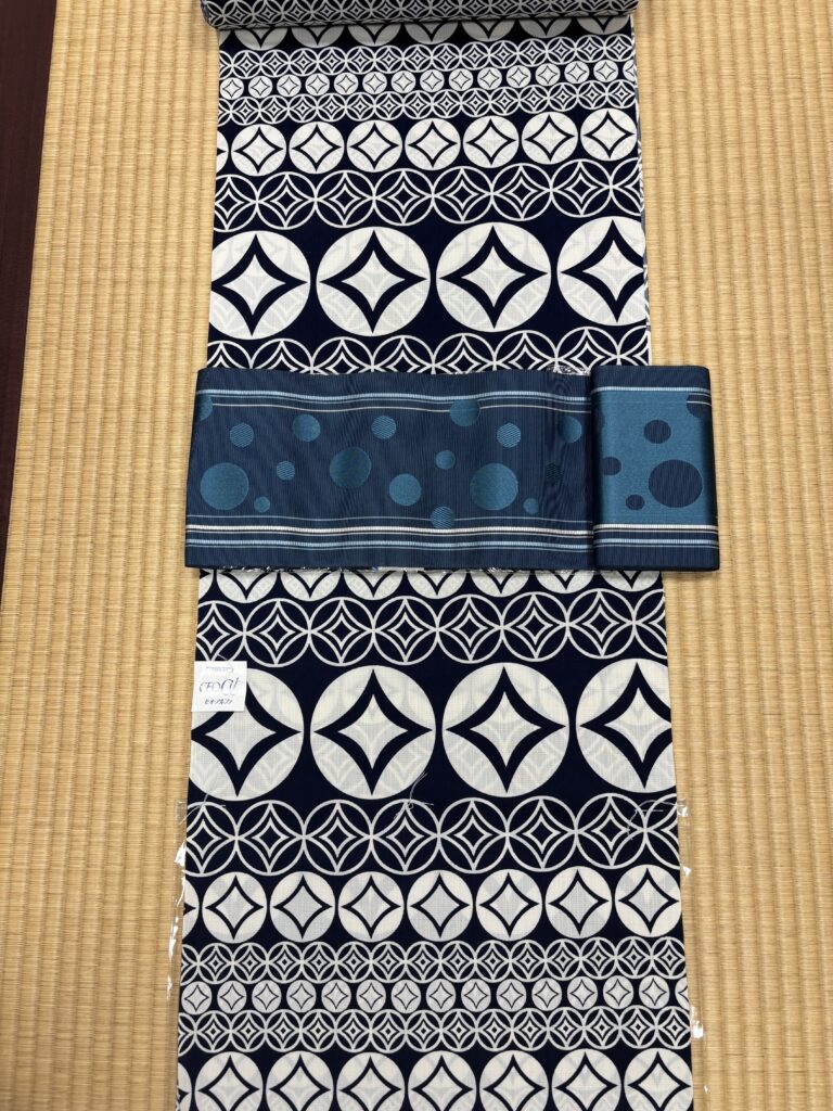 白紺のセオアルファ浴衣と紺色の帯をコーディネート
