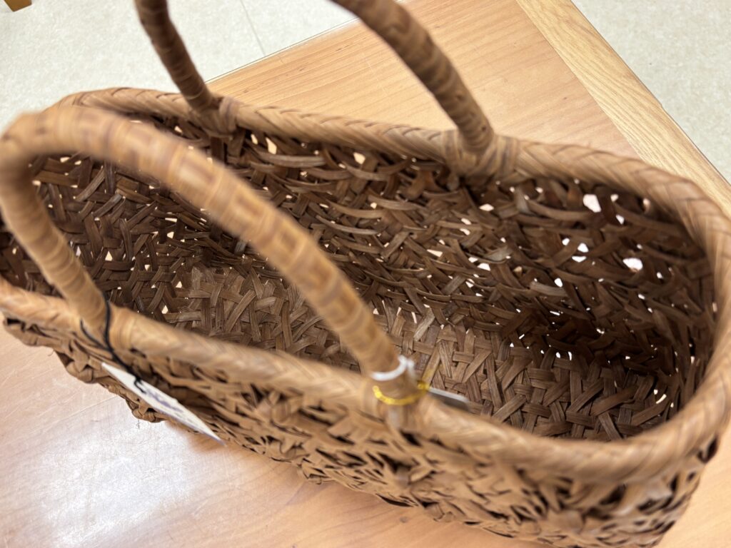山葡萄のカゴバッグの内装