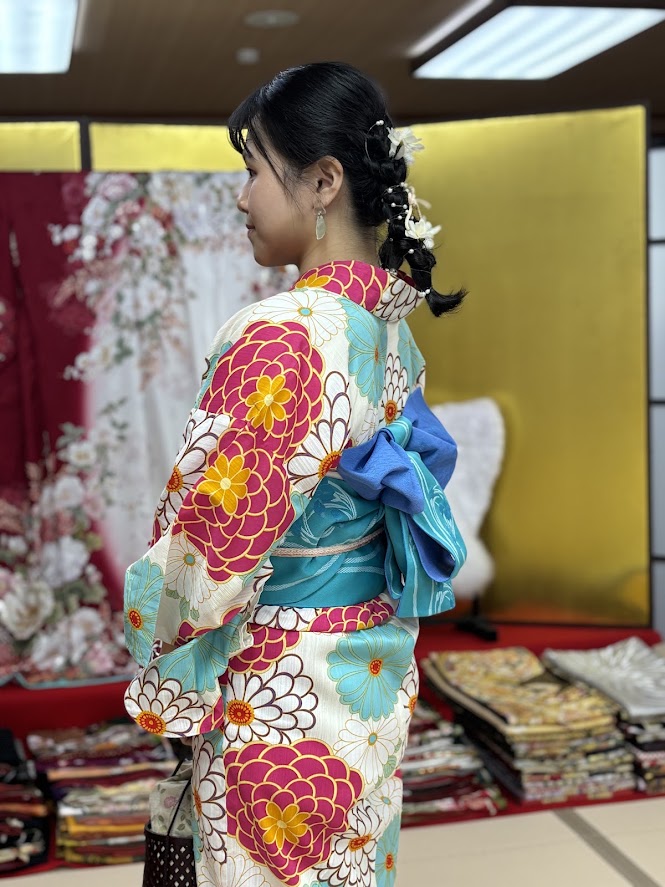 台湾の女の子の浴衣後ろ姿