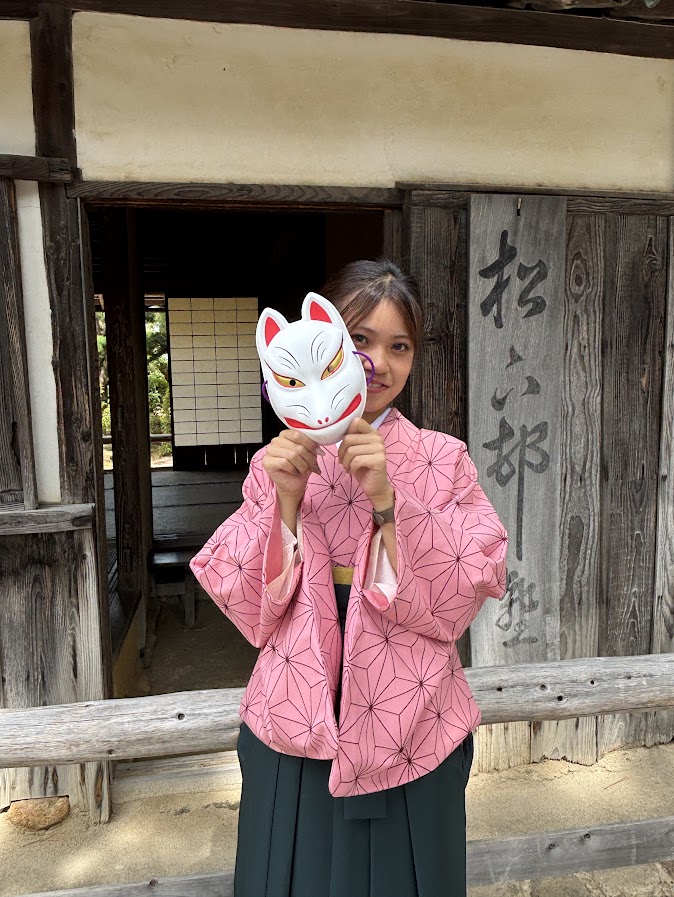 吉田松陰と　その門下生が学んだ　松下村塾で写真撮影